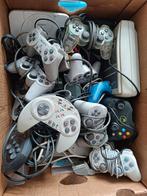 2 playstations en verschillende controllers (alles ongetest), Spelcomputers en Games, Games | Sony PlayStation 1, Vanaf 3 jaar