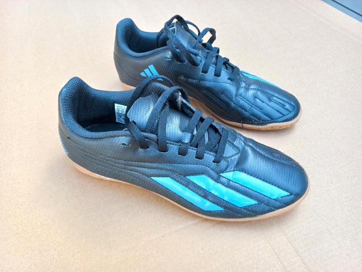 Sportschoen zaalvoetbal / freerun, maat 36, Adidas, Kinderen en Baby's, Kinderkleding | Schoenen en Sokken, Zo goed als nieuw