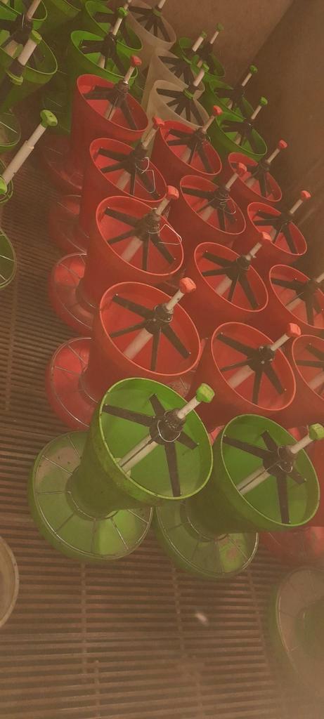 Voerbakken clickfeeder biggenkommen, Dieren en Toebehoren, Hondenvoerbakken en Drinkbakken, Ophalen
