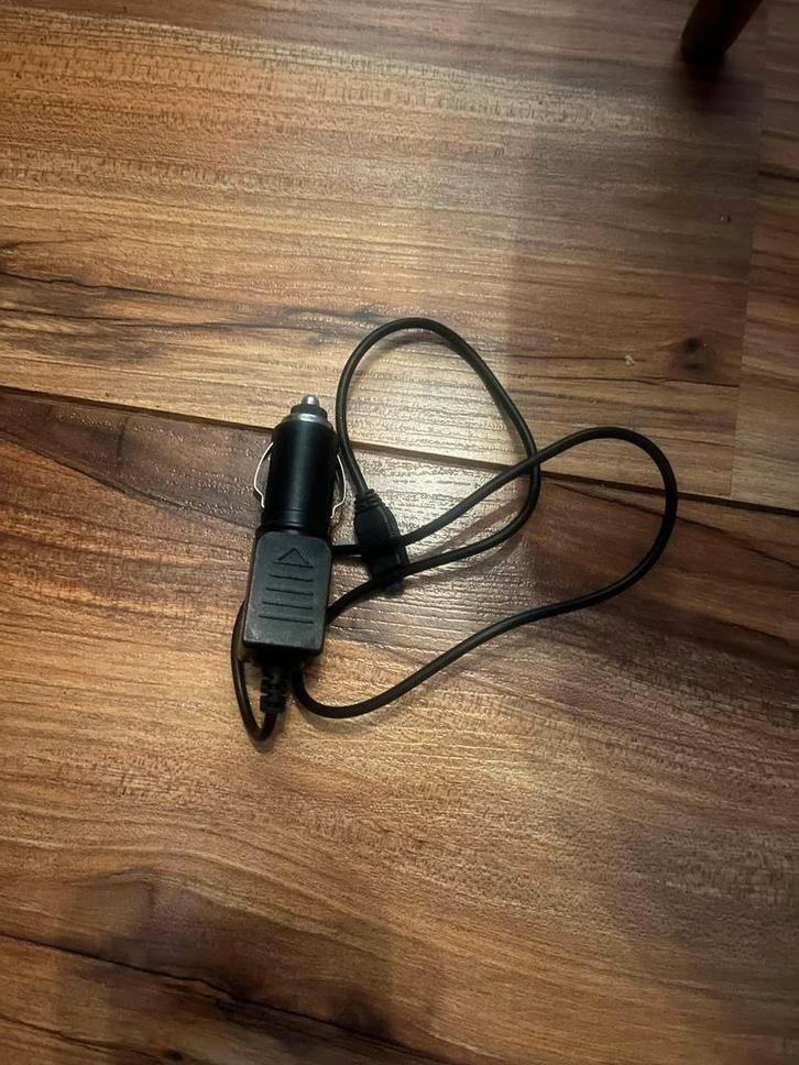 Autolader met micro-USB aansluiting, Telecommunicatie, Autoladers, Zo goed als nieuw, Ophalen of Verzenden