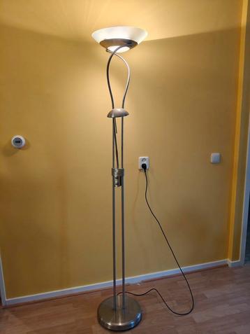 Vloerlamp met lees lamp  beschikbaar voor biedingen