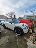 Mini Cooper  (r56) 1.4 95pk 2009 Wit *Motor defect*, Voorwielaandrijving, Zwart, 4 stoelen, 19 km/l