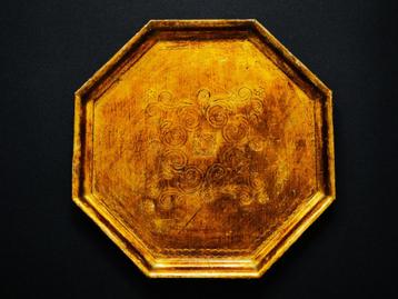 Italiaans dienblad serveerblad in de kleur goud 8 kantig beschikbaar voor biedingen