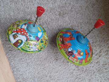  2  stuks antiek  blikken speelgoed/ tollen  beschikbaar voor biedingen