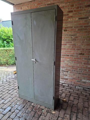 Degelijke metalen archiefkast/ magazijnkast/ werkplaatskast! beschikbaar voor biedingen