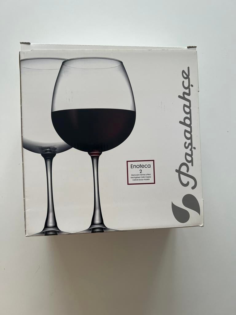 2 grote wijn glazen  op een been Paşabahçe, Verzamelen, Glas en Borrelglaasjes, Ophalen of Verzenden, Zo goed als nieuw, Overige typen