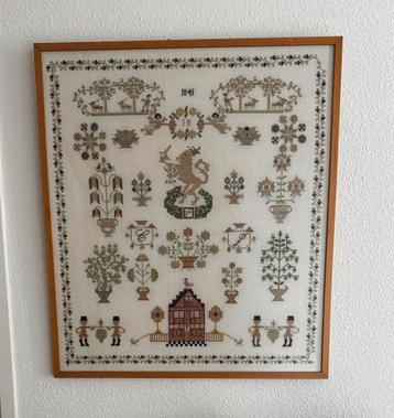 Geborduurde merklap, ingelijst. beschikbaar voor biedingen