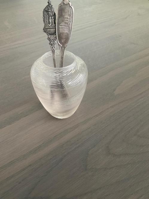 Antiek Fries Draadglas lepelvaasje met 2 antieke lepeltjes, Antiek en Kunst, Antiek | Glas en Kristal, Ophalen of Verzenden