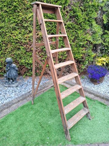Brocante trap beschikbaar voor biedingen