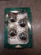 4 grote zilverkleurige kerstballen., Ophalen
