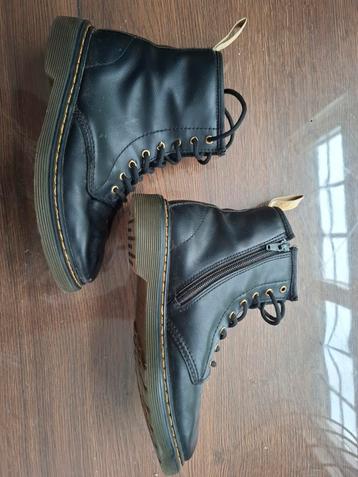 Te koop: zwarte Dr. Martens laarzen met rits in maat 35. beschikbaar voor biedingen