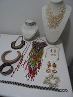 Lot sieraden, partij vintage sieraden kettingen oorbellen 1, Ophalen of Verzenden, Zo goed als nieuw, Overige kleuren, Overige materialen