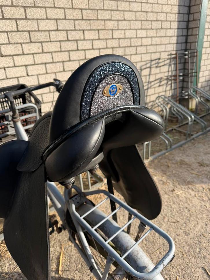 KM Worldriding zadel, Dieren en Toebehoren, Paarden en Pony's | Zadels, Zo goed als nieuw, Dressuur, Verzenden