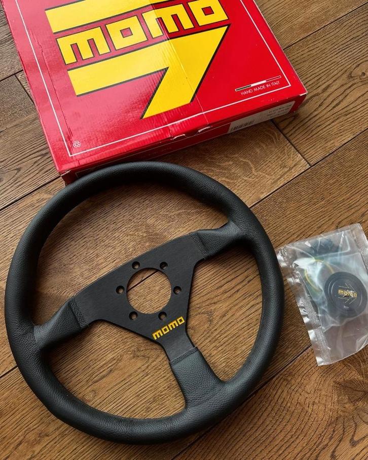 Momo Mod. 78 Suede leder stuur sportstuur 320mm 350mm, Auto diversen, Tuning en Styling, Ophalen of Verzenden