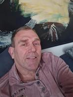 Man zoekt jongere vrouw, Contacten en Berichten