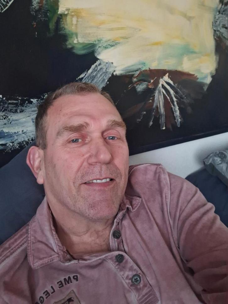 Man zoekt jongere vrouw, Contacten en Berichten, Man zoekt Vrouw