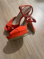 Koraal rode hoge hakken, Kleding | Dames, Schoenen, Overige kleuren, Ophalen of Verzenden, Gedragen, Pumps