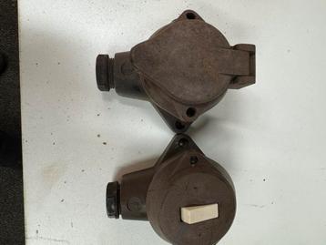 Bakeliet schakelaar en stopcontact beschikbaar voor biedingen