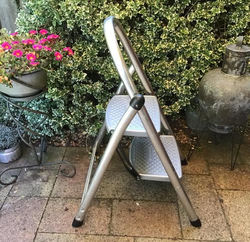 Keukentrap huishoudtrap Leifheit, Doe-het-zelf en Verbouw, Ladders en Trappen, Gebruikt, Trap, Minder dan 2 meter, Opvouwbaar of Inschuifbaar
