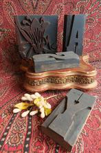 Antieke houten grote drukvormen letters, 4 stuks, Ophalen of Verzenden