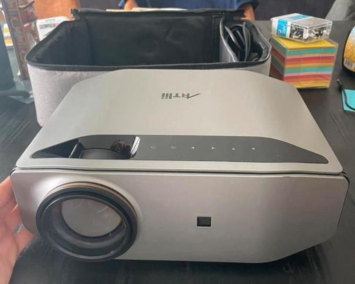 Beamer Artlii with WiFi and Bluetooth + Case, Audio, Tv en Foto, Beamers, Zo goed als nieuw, LED, Ultra HD (4K), Ophalen