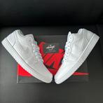Jordan 1 Low Triple White Nike Air, Kleding | Dames, Schoenen, Wit, Nike, Nieuw, Ophalen of Verzenden