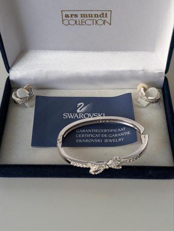 Zwarovski Armband en oorbellen  beschikbaar voor biedingen