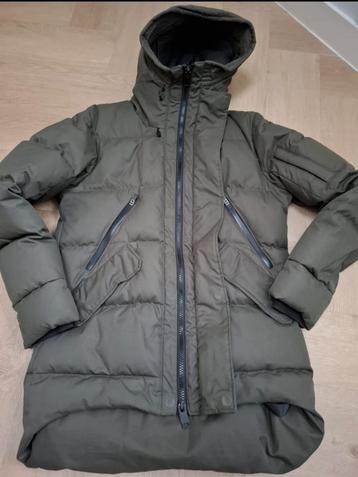 Mooie winterjas van merk Krakatau beschikbaar voor biedingen