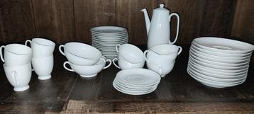 Mona Servies  beschikbaar voor biedingen