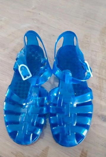 Zwemschoenen maat 30  beschikbaar voor biedingen