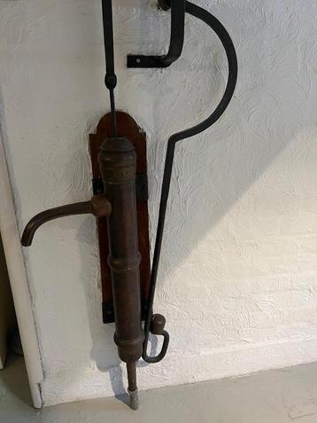 Koperen antieke waterpomp  beschikbaar voor biedingen