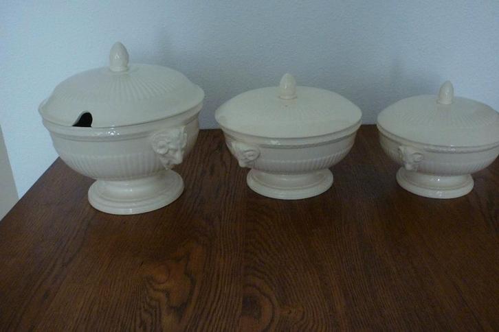 Wedgwood Edme DEKSCHALEN los te koop, Huis en Inrichting, Keuken | Servies, Zo goed als nieuw, Schaal of Schalen, Wedgwood, Aardewerk