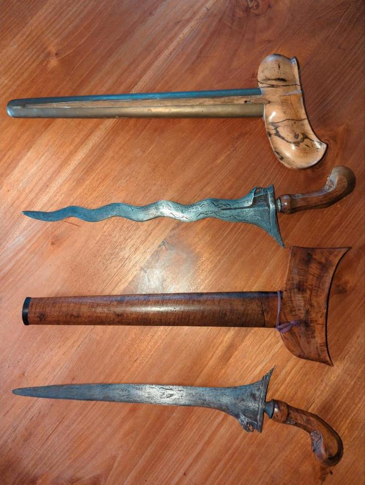 Twee Antieke Krissen / Keris uit Erfenis, Antiek en Kunst, Antiek | Overige Antiek, Ophalen of Verzenden