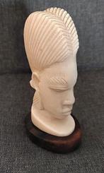 Antieke Afrikaanse Handgesneden botten buste beeldje, Verzenden