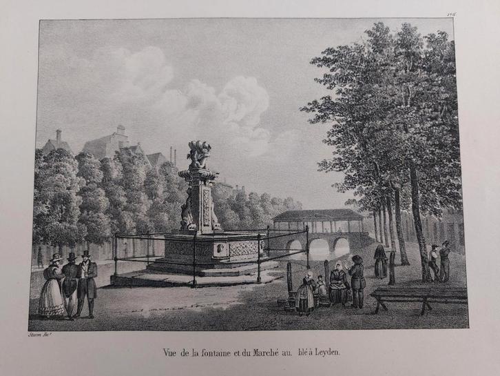 20 / Gezicht op fontein en markt van Leiden - Leyden, Antiek en Kunst, Kunst | Litho's en Zeefdrukken, Ophalen of Verzenden