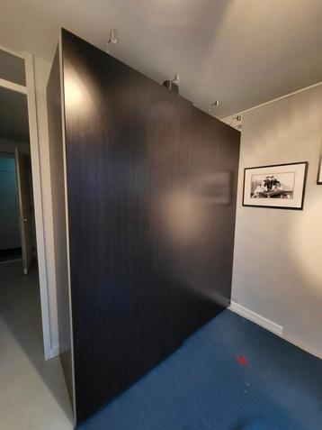 IKEA PAX kledingkast met schuifdeuren en verlichting