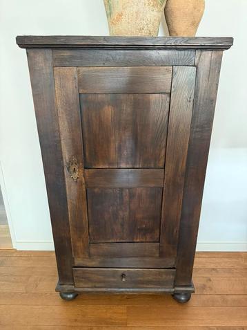 Prachtige oude kast beschikbaar voor biedingen