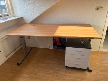 Bureau in hoogte verstelbaar 