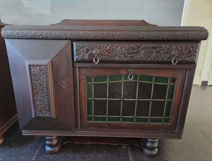 Antiek kastje met glas-in-lood, Huis en Inrichting, Kasten | Dressoirs, Ophalen