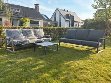 4 Seasons Outdoor Mauritius Loungebank (2x) & montigo tafel beschikbaar voor biedingen