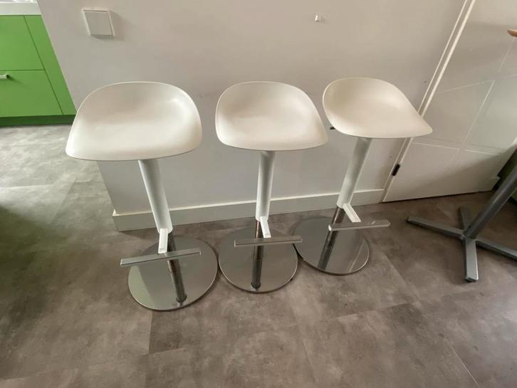 3x IKEA Janinge barkrukken wit (+ evt. bartafel), Huis en Inrichting, Barkrukken, Gebruikt, 60 tot 90 cm, Kunststof, Metaal, 3 krukken