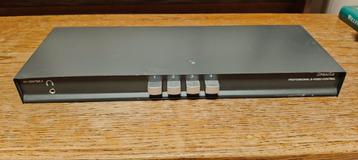Audio/Video Switch - 4 in, 2 uit - Composite & S-Video beschikbaar voor biedingen
