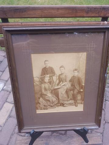 oud familieportret beschikbaar voor biedingen