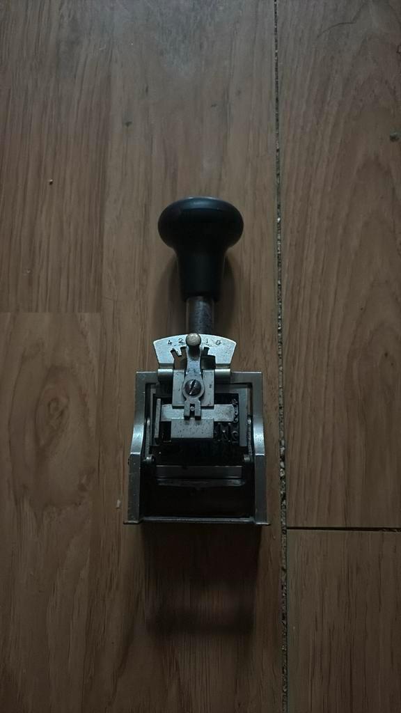 Furtwängler 50”, Hobby en Vrije tijd, Stempelen, Zo goed als nieuw, Houten stempel, Ophalen of Verzenden