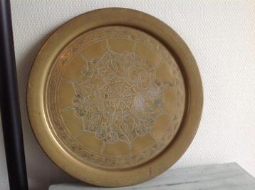 Grote Koperen Schaal met Decoratie beschikbaar voor biedingen