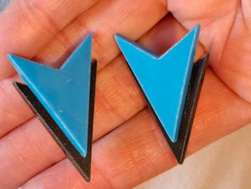 Vintage clips beschikbaar voor biedingen