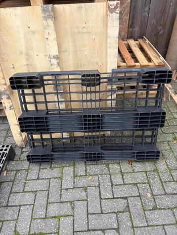 plastic pallet  beschikbaar voor biedingen