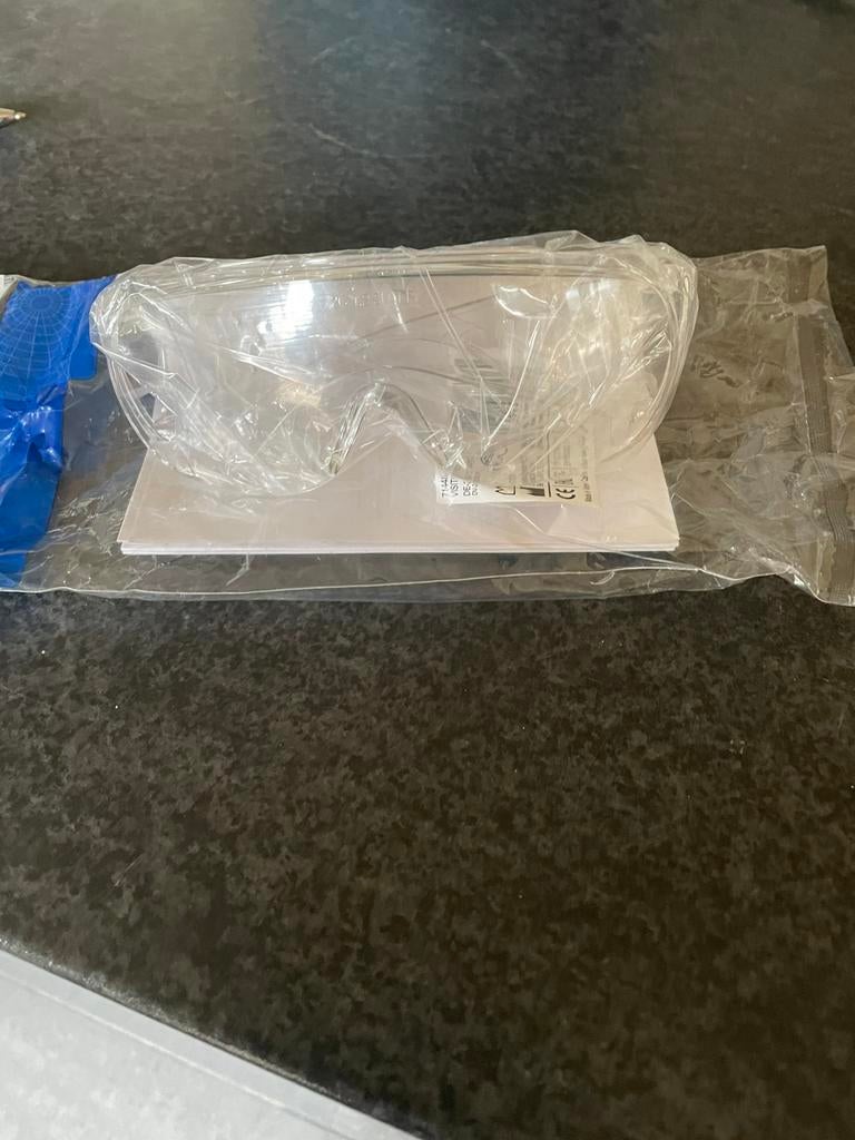 25 Stuks veiligheidsbrilen, Ophalen, Zo goed als nieuw, Dame