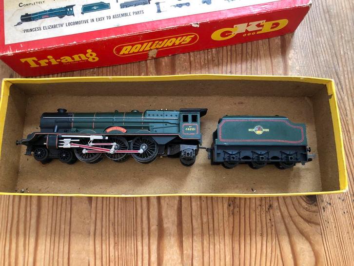 Tri-Ang R.386 Princess Elisabeth C.K.D kit plus wagons, Hobby en Vrije tijd, Modeltreinen | H0, Ophalen of Verzenden