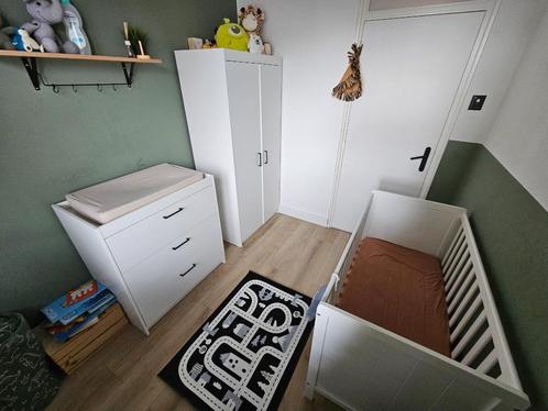 Complete 3-delige babykamer in wit: Bedje, kast & commode!, Kinderen en Baby's, Kinderkamer | Complete kinderkamers, Zo goed als nieuw